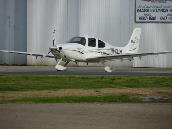 VH-CLN Cirrus SR22TS YMMB 20160331