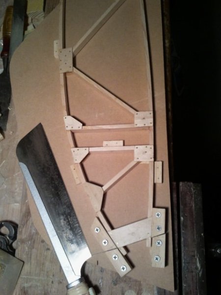 Decide against using my drop saw to cut the Rib nose andgle due to risk of 'tear out'. So made this jig and saw guide for hand cutting the nose