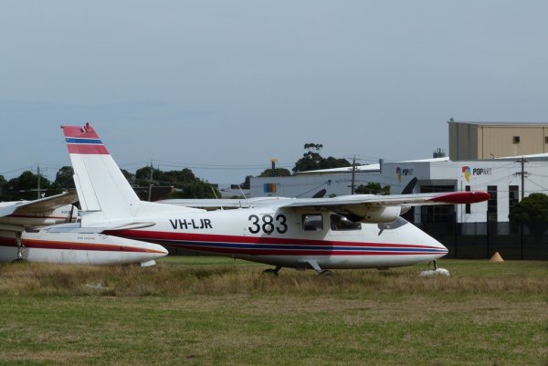 Partenavia P68B VH-LJR YMMB 20190405.JPG