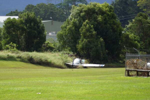Mooney broken loose of it's moorings at the end of rwy 18 Murwillumbah