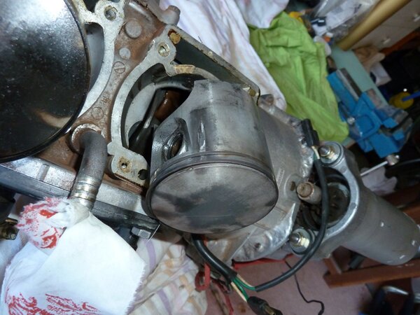 1438917164_Rearpiston3.thumb.JPG.142021e061c51114b51d891e364ec910.JPG