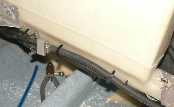 1474316709_FuelLines20080124001.thumb.jpg.d637eb5e5f57da088de1ff54cb4beab0.jpg