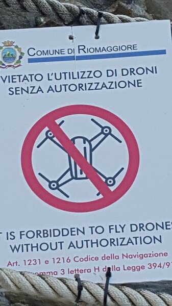 1715437852_dronesignage-2.thumb.jpg.e93c8b73026b7051d70880f13f93de07.jpg
