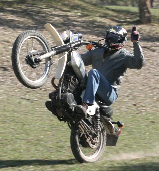 20061006_085218_wheelie3.thumb.jpg.51df7cb90e0fc11418f8c2cc34115b92.jpg
