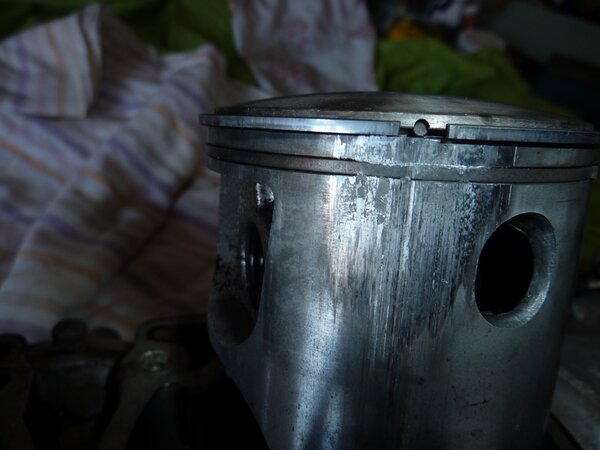 427918753_Rearpiston1.thumb.JPG.3fd7b89b5e43ba98f2bcaaf83f78e395.JPG