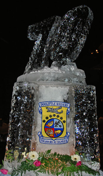 767660975_icesculpture.thumb.jpg.cfbd648454ddda646ab944f2603b14c9.jpg
