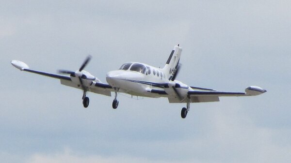 Cessna421BLanding.jpg_thumb.d500239eea234a94aeb7f556fd47d24a.jpg