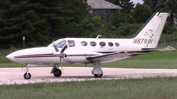 Cessna421N6798V.jpg_thumb.f75afe4bbf007e27408fae50484516ee.jpg