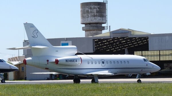 DassaultFalcon900EXN146EXYMEN20111117.JPG_thumb.37538c451e3860afb526e5dc91311337.JPG