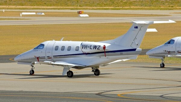 EmbraerEMB-500Phenom100VH-LWZ.jpg_thumb.7a6f049776d79d556e52f4b0670c2a3f.jpg
