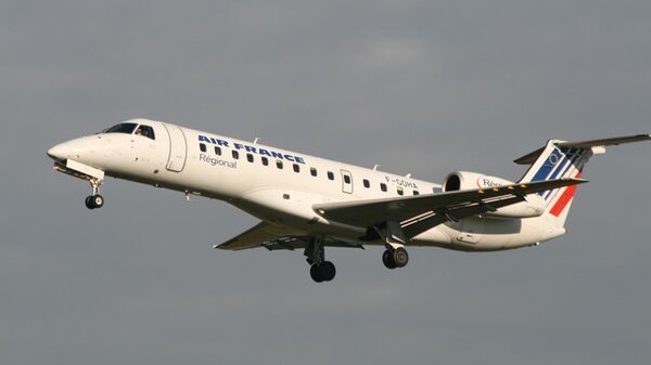 EmbraerERJ-135ER(EMB-135ER)F-GOHA.jpg_thumb.7cc3eb149015a60c7a69fbdf60153b98.jpg