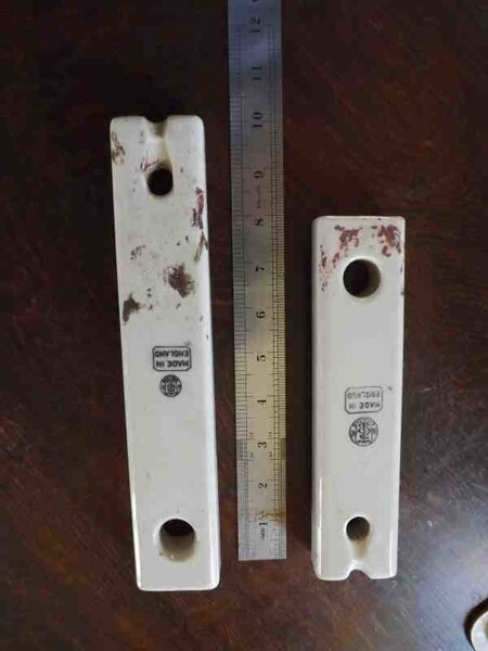 Insulators3.thumb.jpg.6597aedd55af4946df53da6f728daa4c.jpg