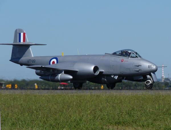 gloster-meteor-f8-vh-mbx-a77-851-ymav-20110306_5505474983_o.thumb.jpg.91943615ce17b6325ba81df5bad4834f.jpg