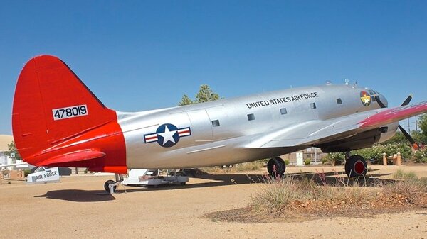 Curtis C-46 Commando N32229.jpg