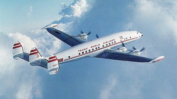 Lockheed Constellation TWA N6937C.jpg