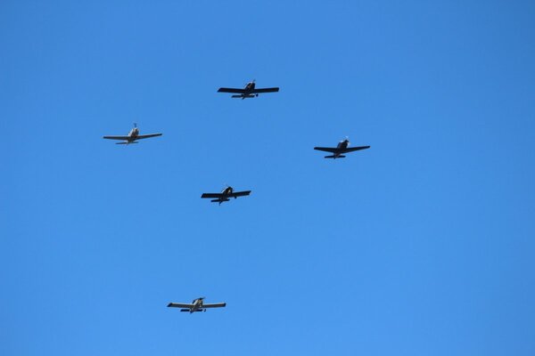 2020 Anzac Day 1100 Flypast (2).jpg