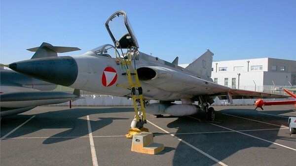 SAAB J-350e Draken 02.jpg