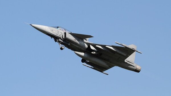 SAAB JAS-39 Gripen 32.jpg