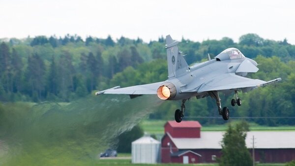 SAAB JAS-39 Gripen afterburner.jpg