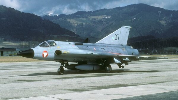 SAAB J-350e Draken 07.jpg