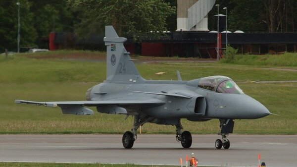 SAAB JAS-39 Gripen 24.jpg