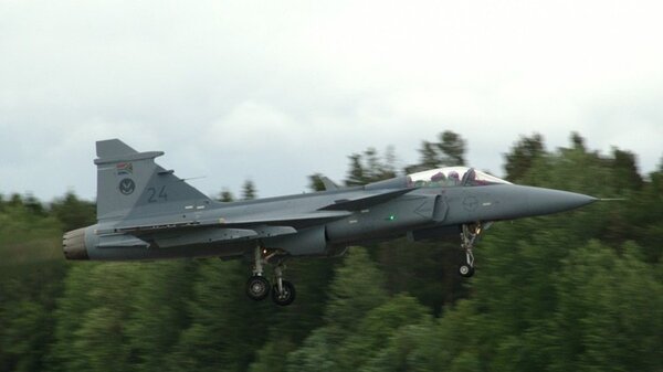 SAAB JAS-39 Gripen airborne.jpg
