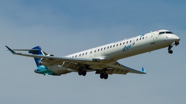 Bombardier-Canadair-CRJ-100 on approach.jpg