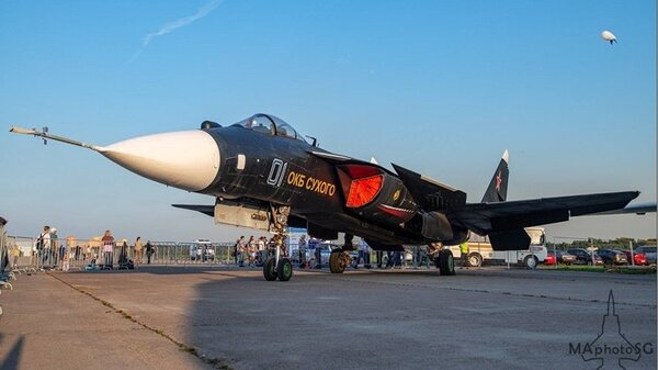 Sukhoi Su-47 Berkut 01 static.jpg