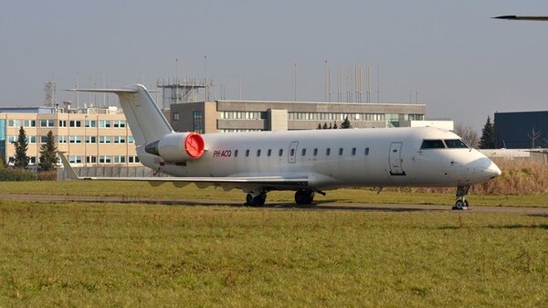 Bombardier-Canadair-CRJ-100 PH-ACQ.jpg