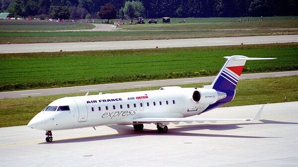 Bombardier-Canadair_CRJ100 F-GLIZ.jpg