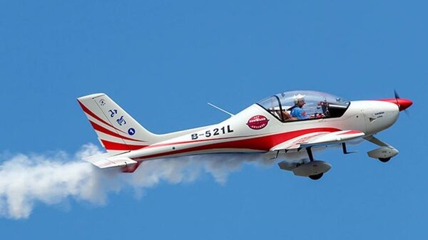 Sunward Aurora B-521L.jpg