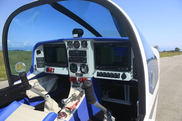 fly synthesis texan glass cockpit.jpg