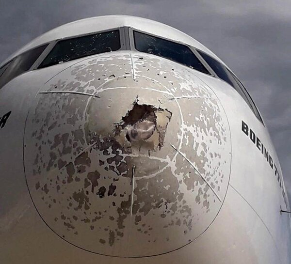 233616488_Emirates777haildamage2.thumb.jpg.501583419ca19f7fe29fc5da01f56dae.jpg