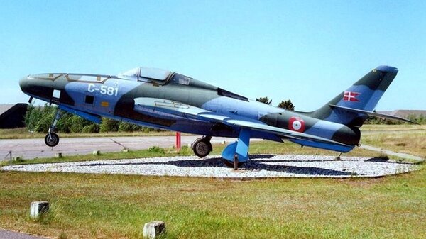 Republic RF-84F Thunderflash C-581.jpg