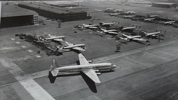 Lockheed Constitution 05.jpg