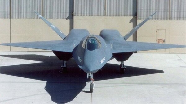 Northrop YF-23 04.jpg