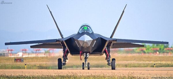 SAC J-31 head on.jpg