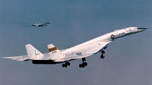 North American Aviation XB-70 Valkyrie 03.jpg