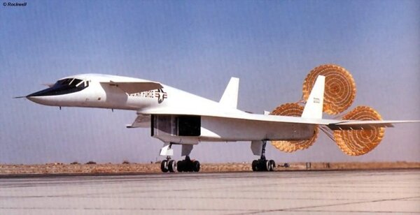 North American Aviation XB-70 Valkyrie 04.jpg