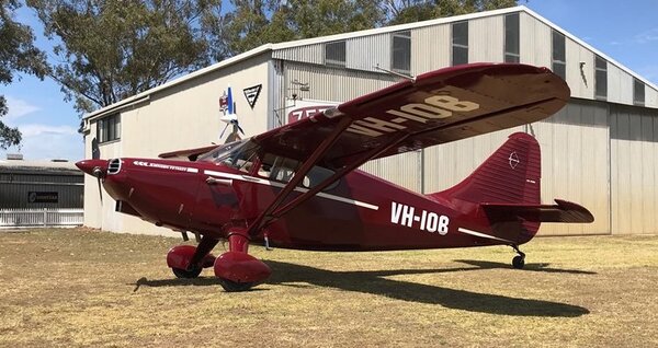 stinson voyager 03.jpg