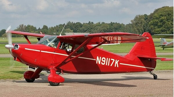 stinson voyager 04.jpg