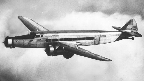 Dewoitine D.338 04.jpg