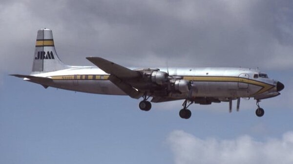 Douglas DC-7 05.jpg