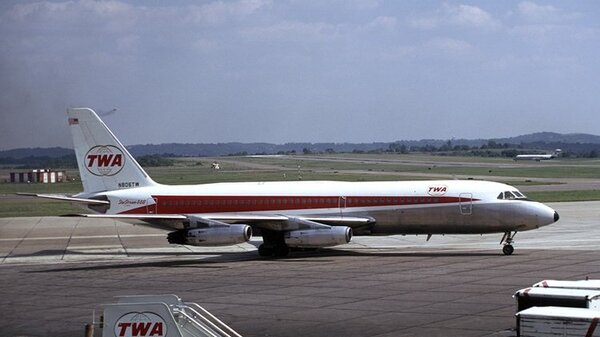 Convair 880 02.jpg