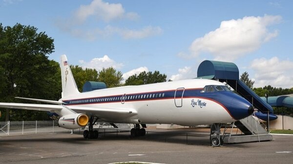 Convair 880 Lisa Marie.jpg