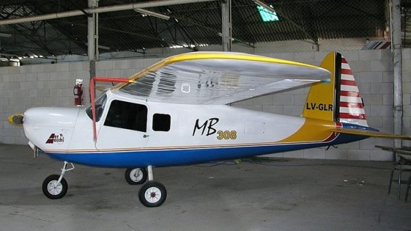 Aeromacchi MB308 05.jpg