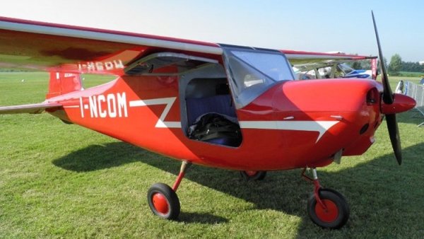 Aeromacchi MB308 02.jpg