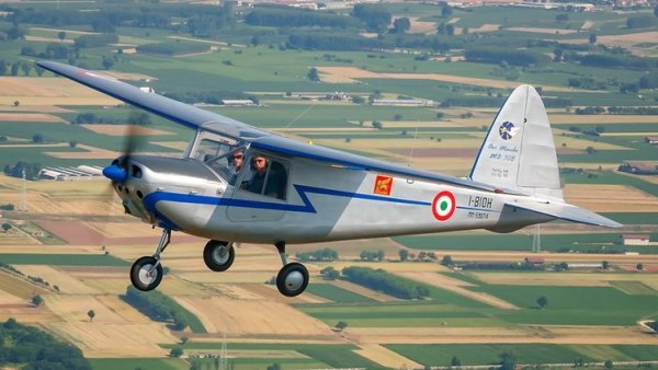 Aeromacchi MB308 03.jpg