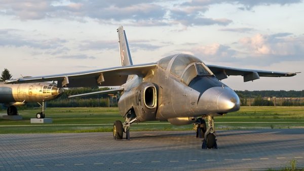 PZL I-22 Iryda 02.jpg