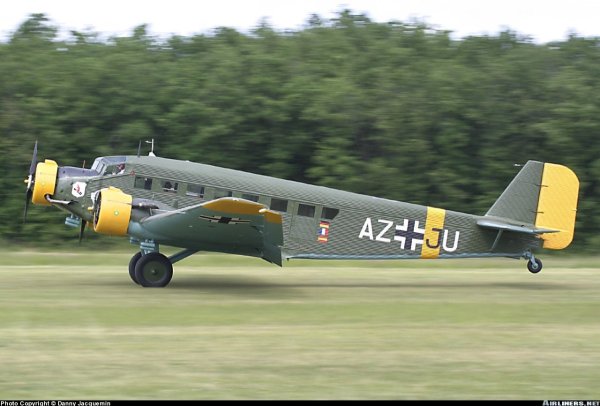 Junkers Ju-52 05.jpg
